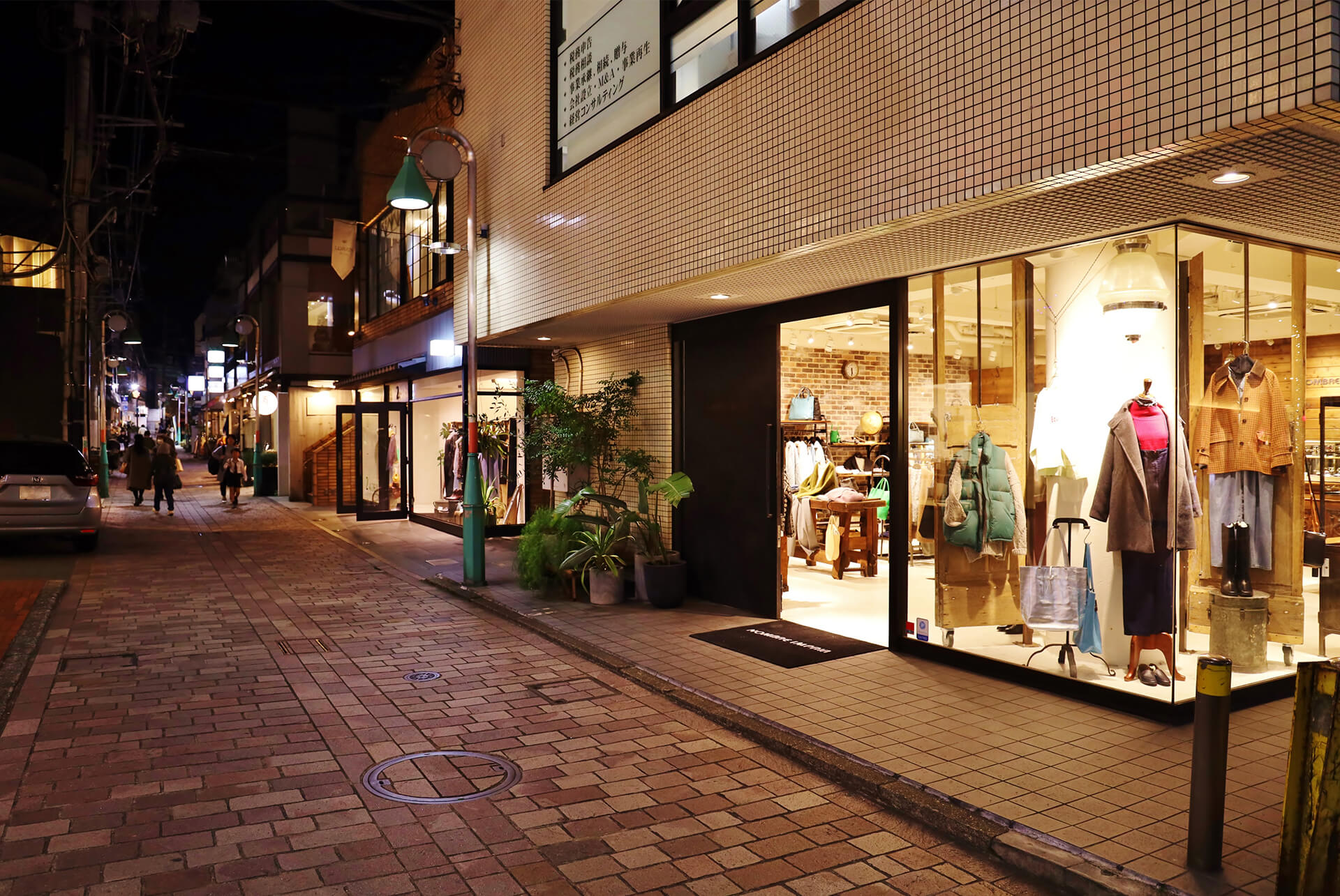 夜の自由が丘の商店街