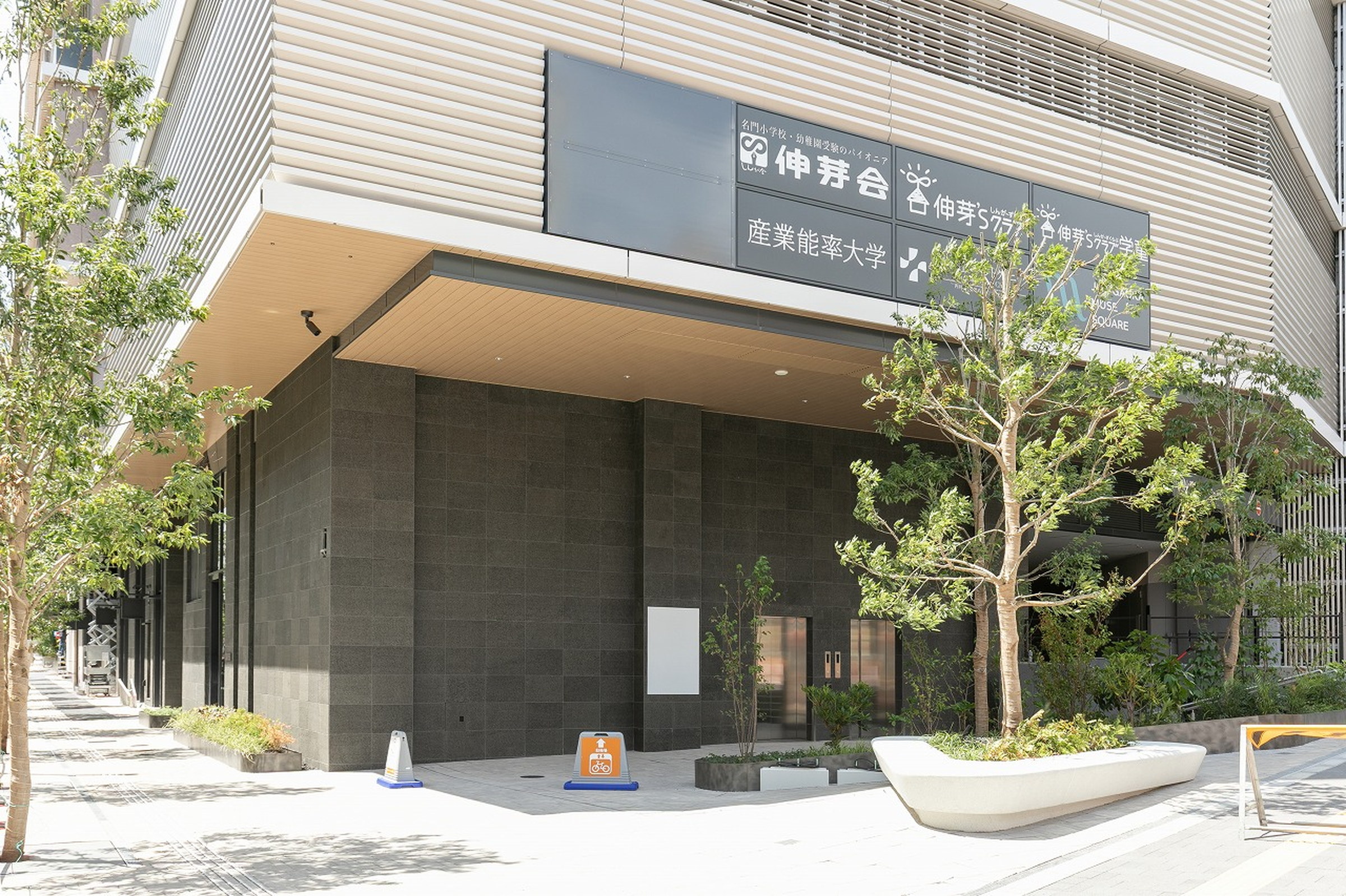 JIYUGAOKA MUSE SQUARE 商業施設の入口（2026年8月撮影）